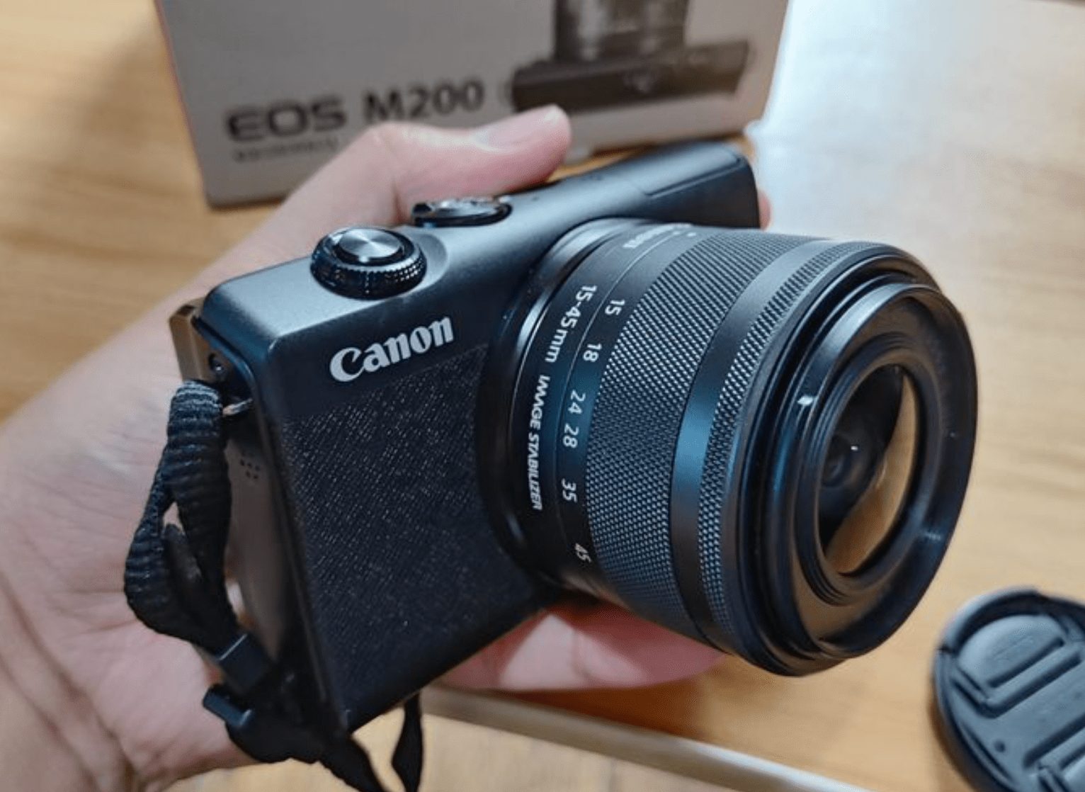 Canon EOS M200